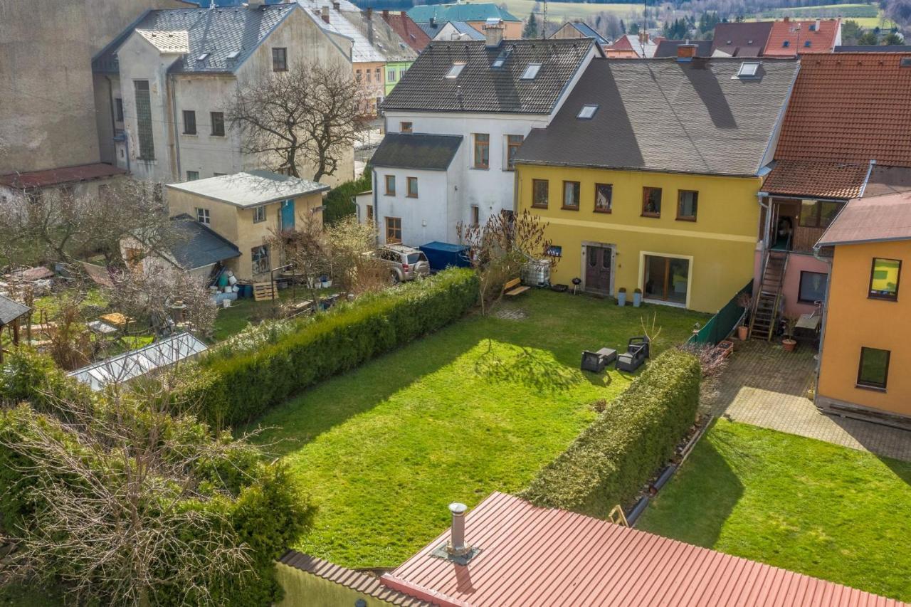Ubytovani Na Namesti 斯姆尔克山麓新城 外观 照片