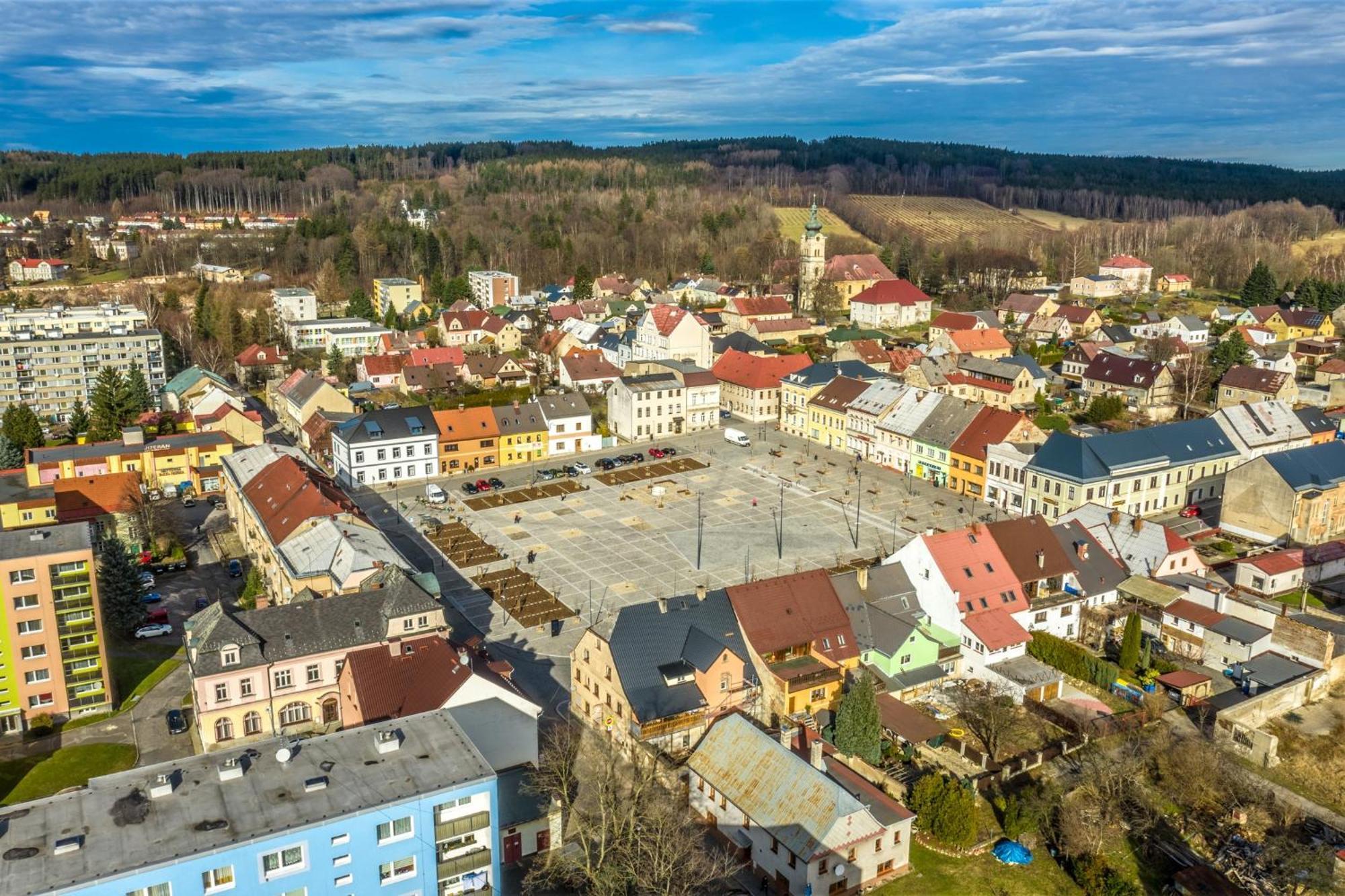 Ubytovani Na Namesti 斯姆尔克山麓新城 外观 照片
